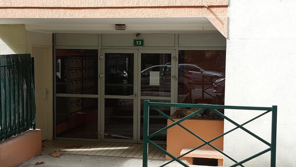 Le Marnois-Gare Apartman Noisy-le-Grand Kültér fotó